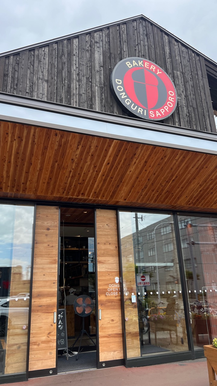 Donguri 山鼻店入口招牌
