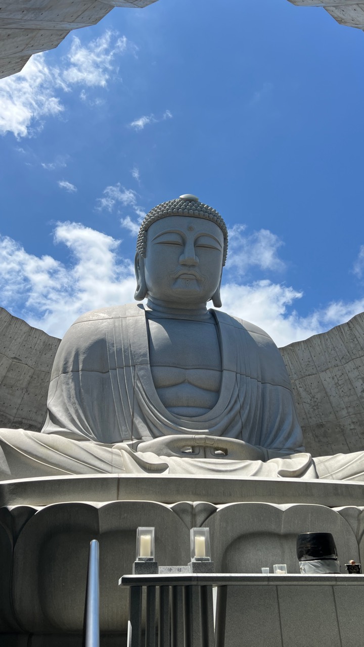 頭大仏殿藍天正面