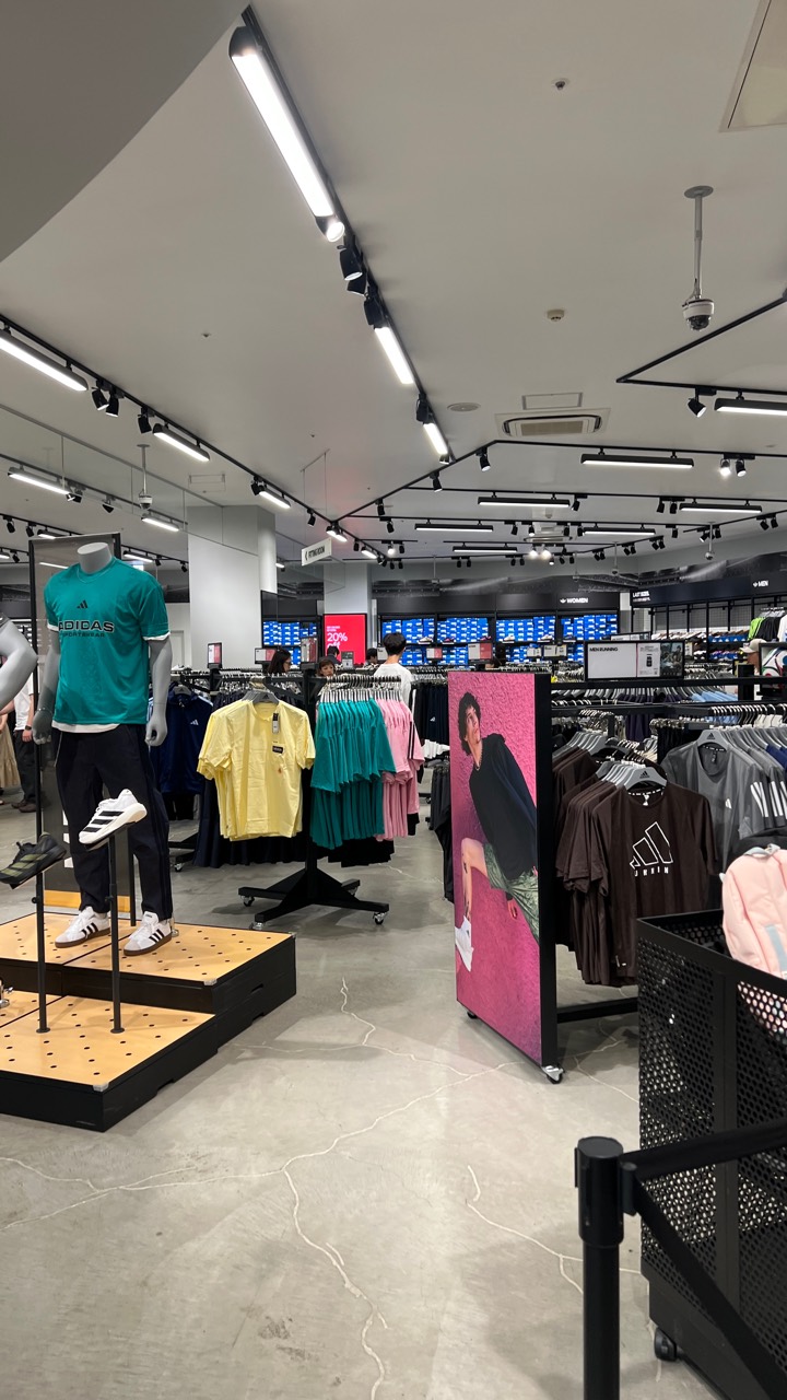 Outlet 店內採買現場
