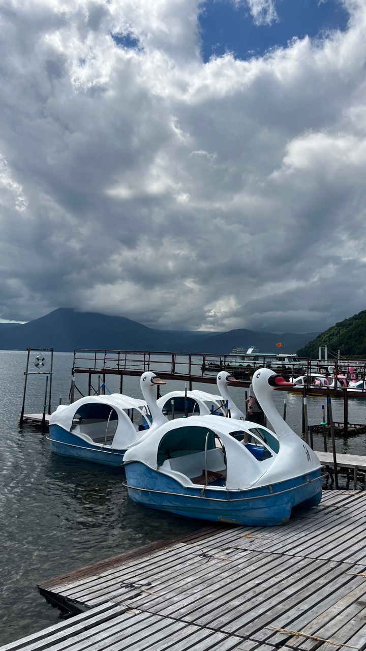 中央ボート船塢與山景